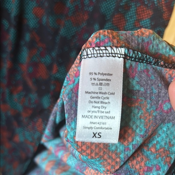 Colorful Patterned Tops - Picture 6 of 7